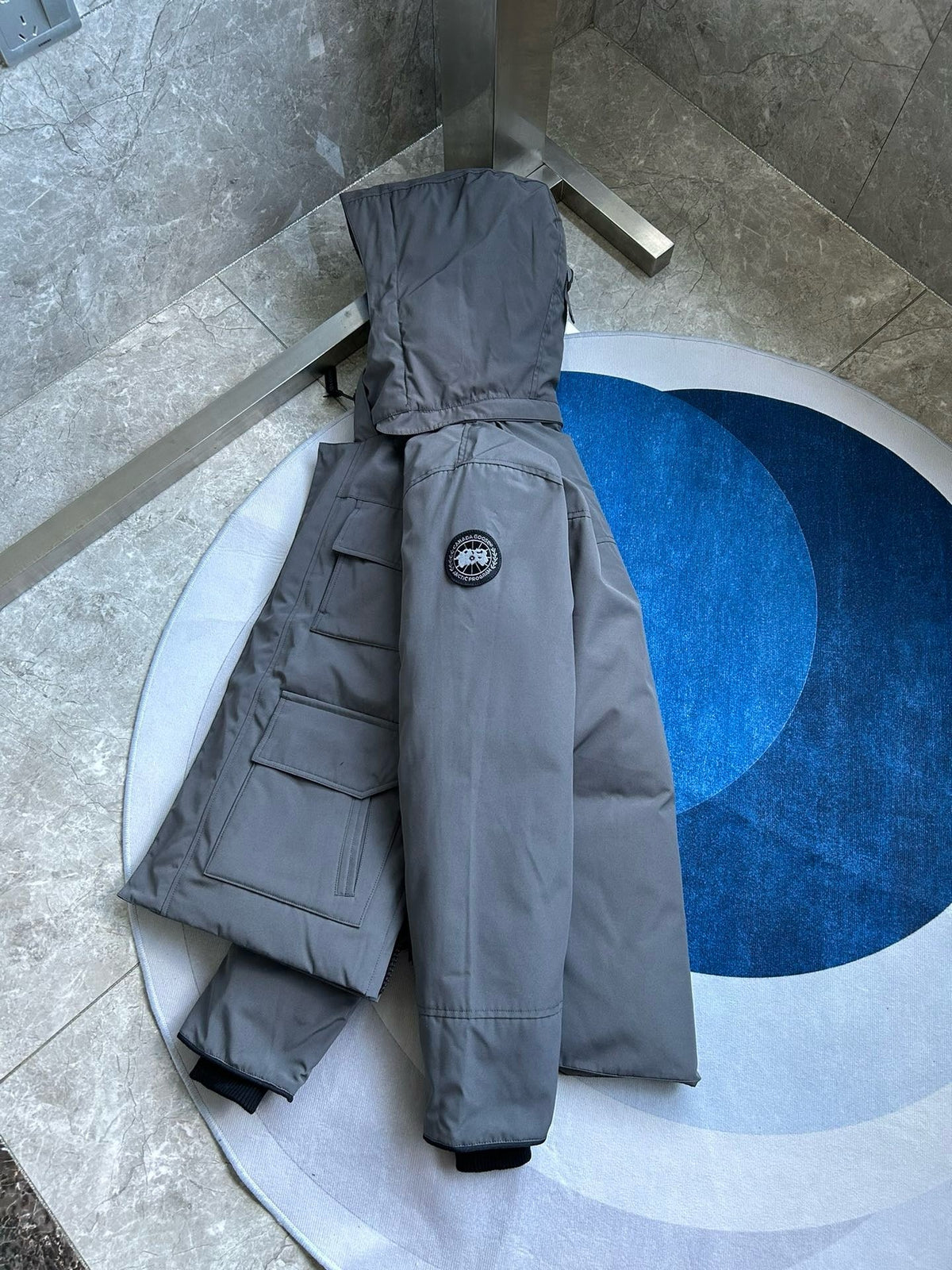 Schwarz-weiße Steppjacke für Herren