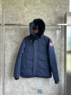 Schwarz-weiße Steppjacke für Herren