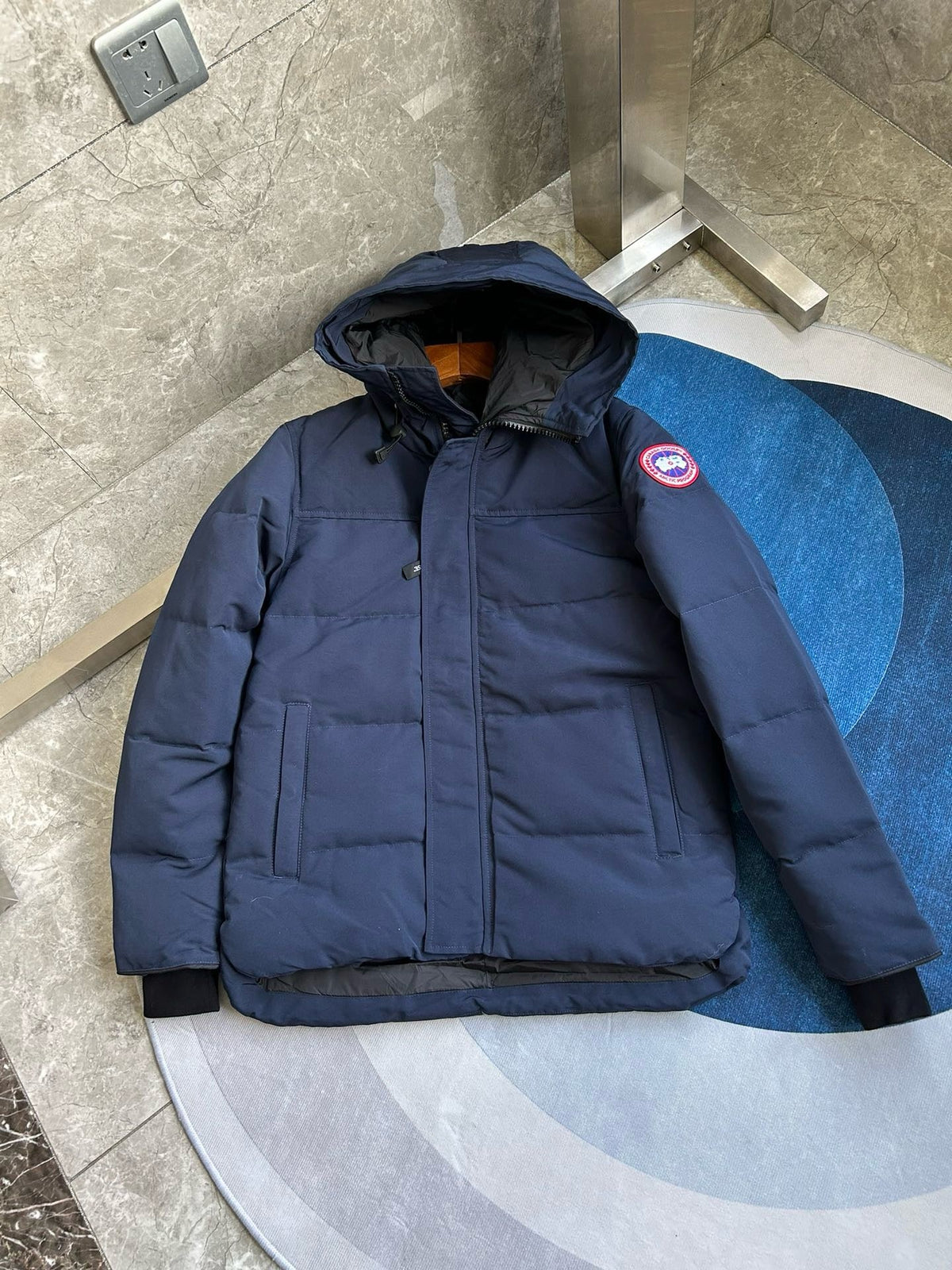 Schwarz-weiße Steppjacke für Herren
