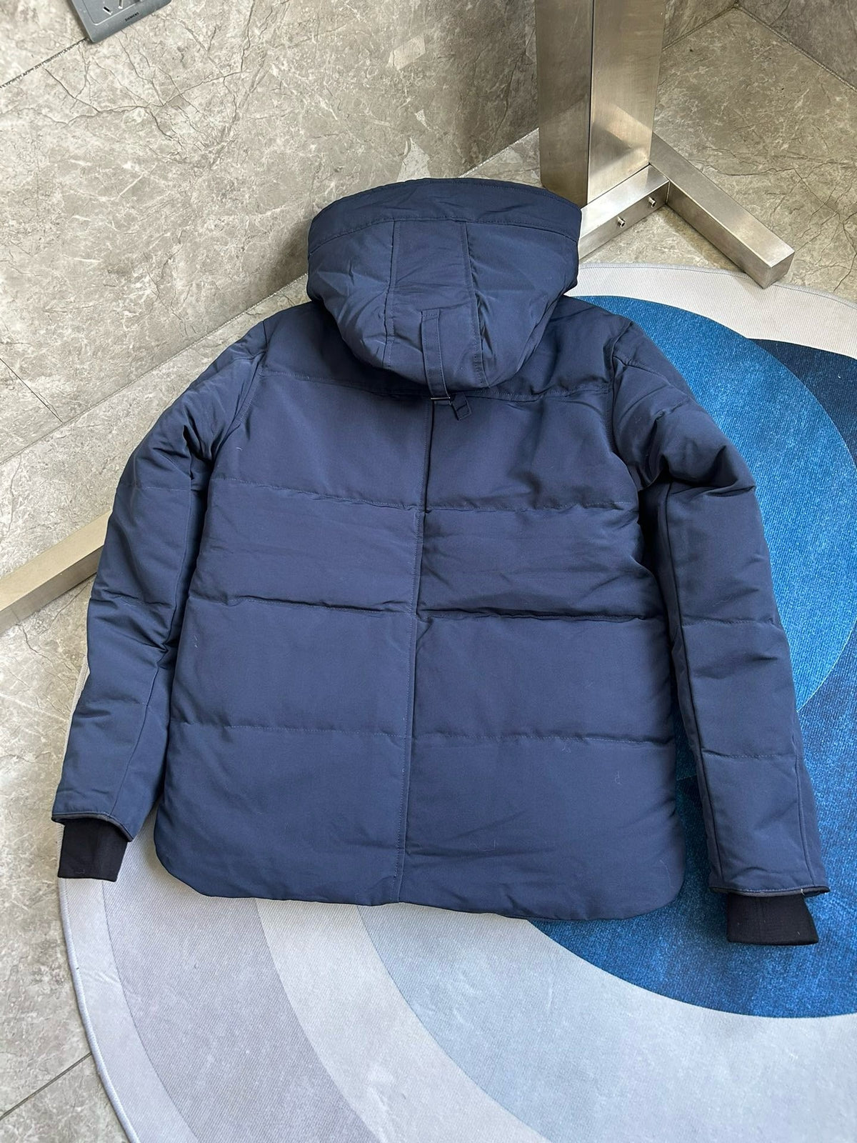 Schwarz-weiße Steppjacke für Herren