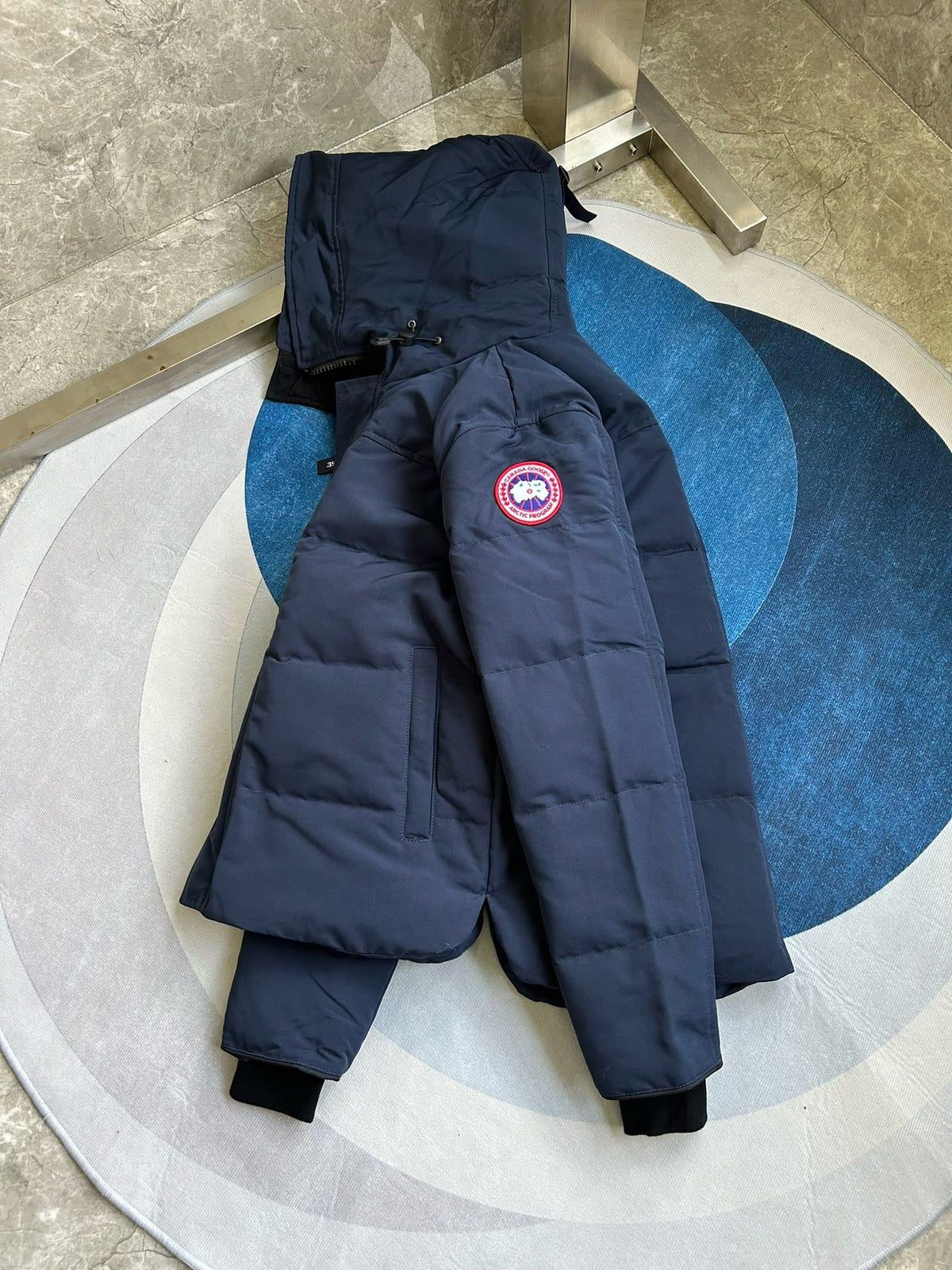 Schwarz-weiße Steppjacke für Herren