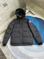 Schwarz-weiße Steppjacke für Herren