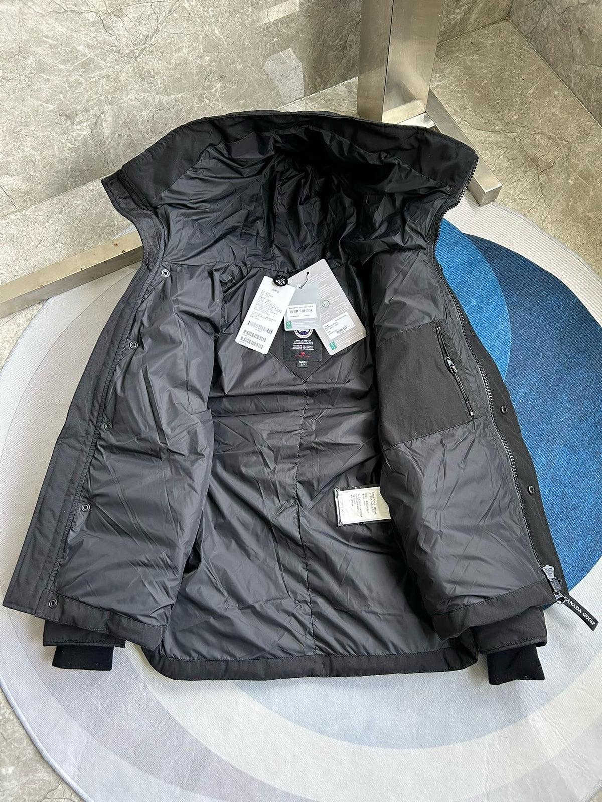 Schwarz-weiße Steppjacke für Herren
