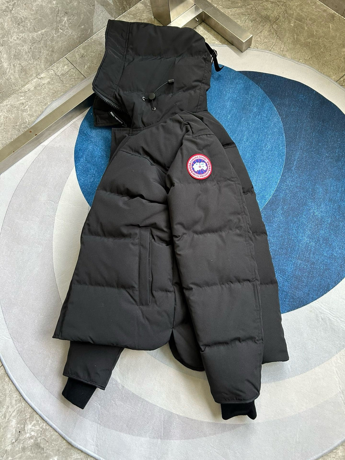 Schwarz-weiße Steppjacke für Herren