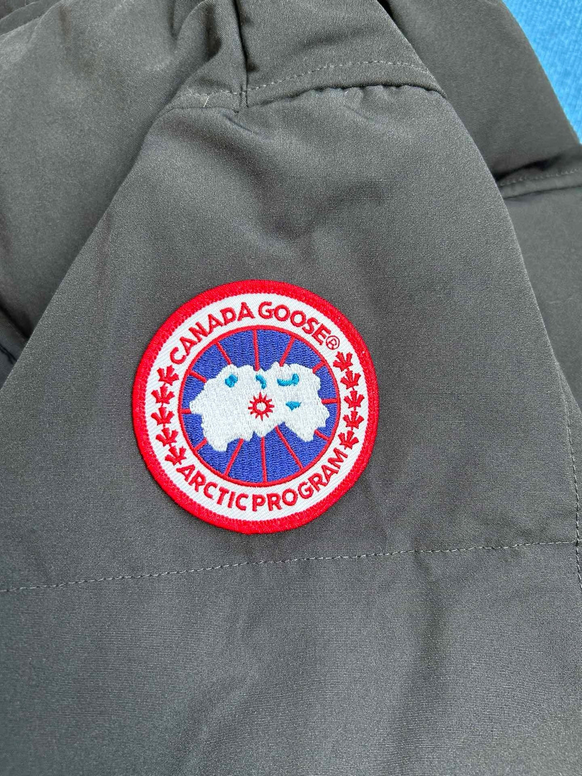Schwarz-weiße Steppjacke für Herren