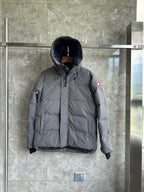 Schwarz-weiße Steppjacke für Herren