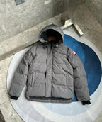 Schwarz-weiße Steppjacke für Herren