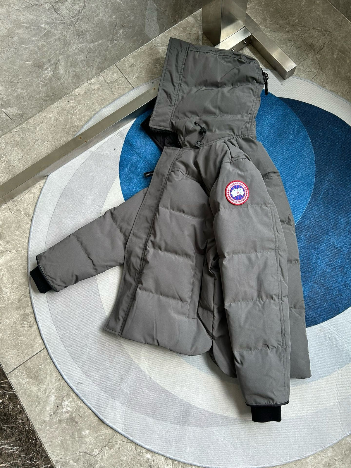 Schwarz-weiße Steppjacke für Herren
