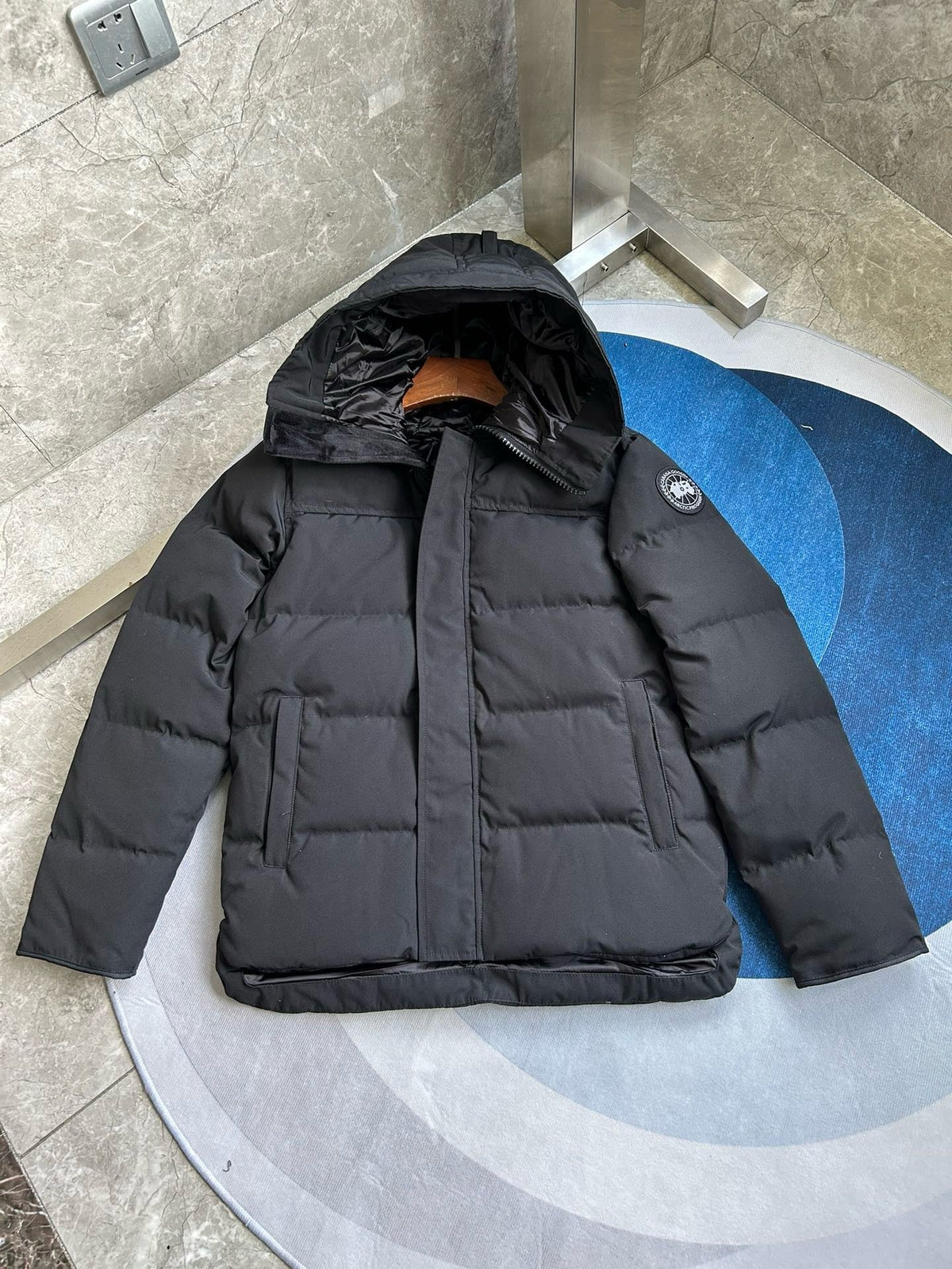 Schwarz-weiße Steppjacke für Herren