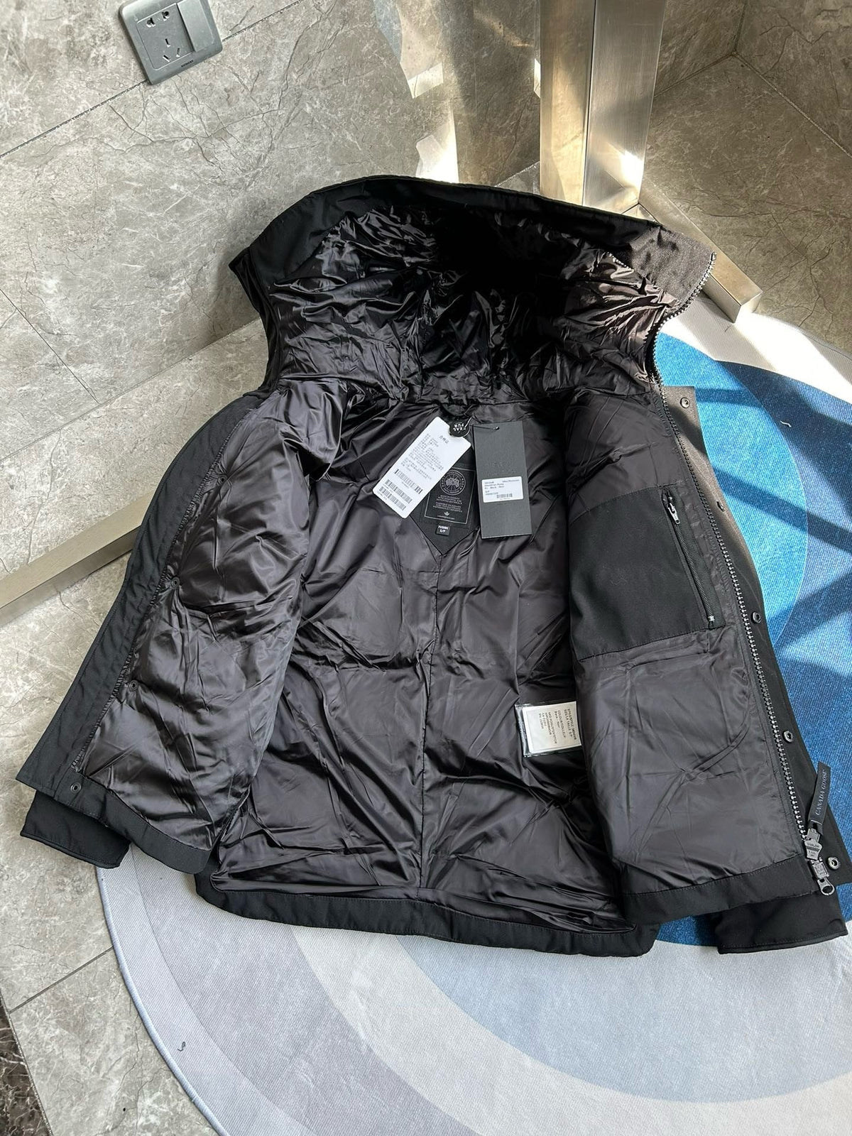 Schwarz-weiße Steppjacke für Herren
