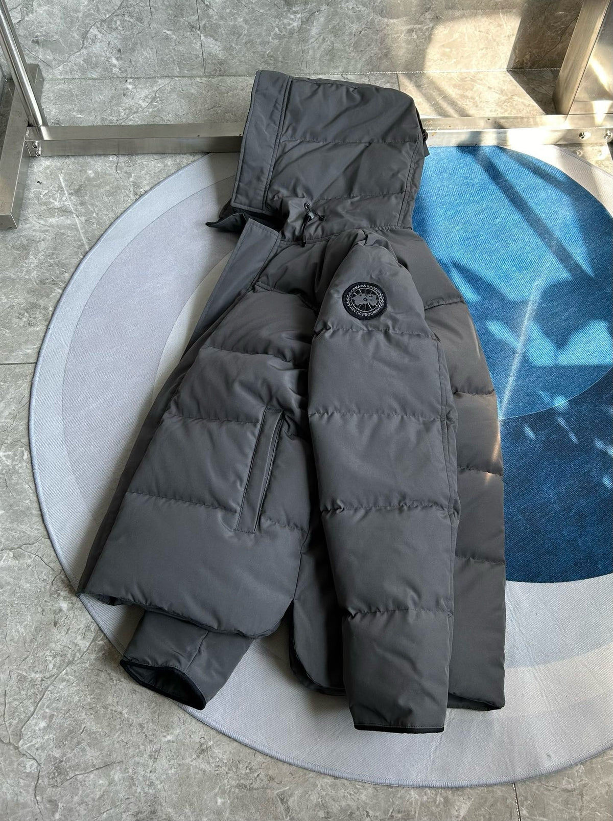 Schwarz-weiße Steppjacke für Herren