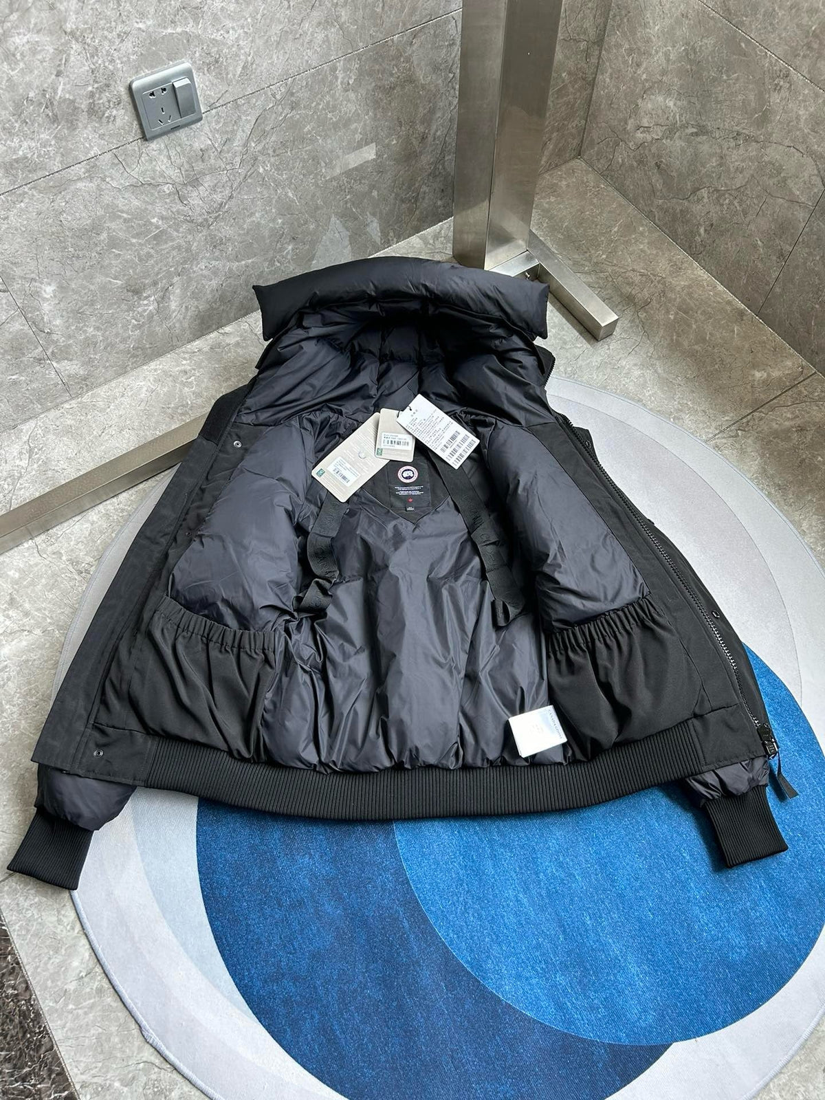 Schwarze Kapuzen-Pufferjacke aus Nylon – Herren