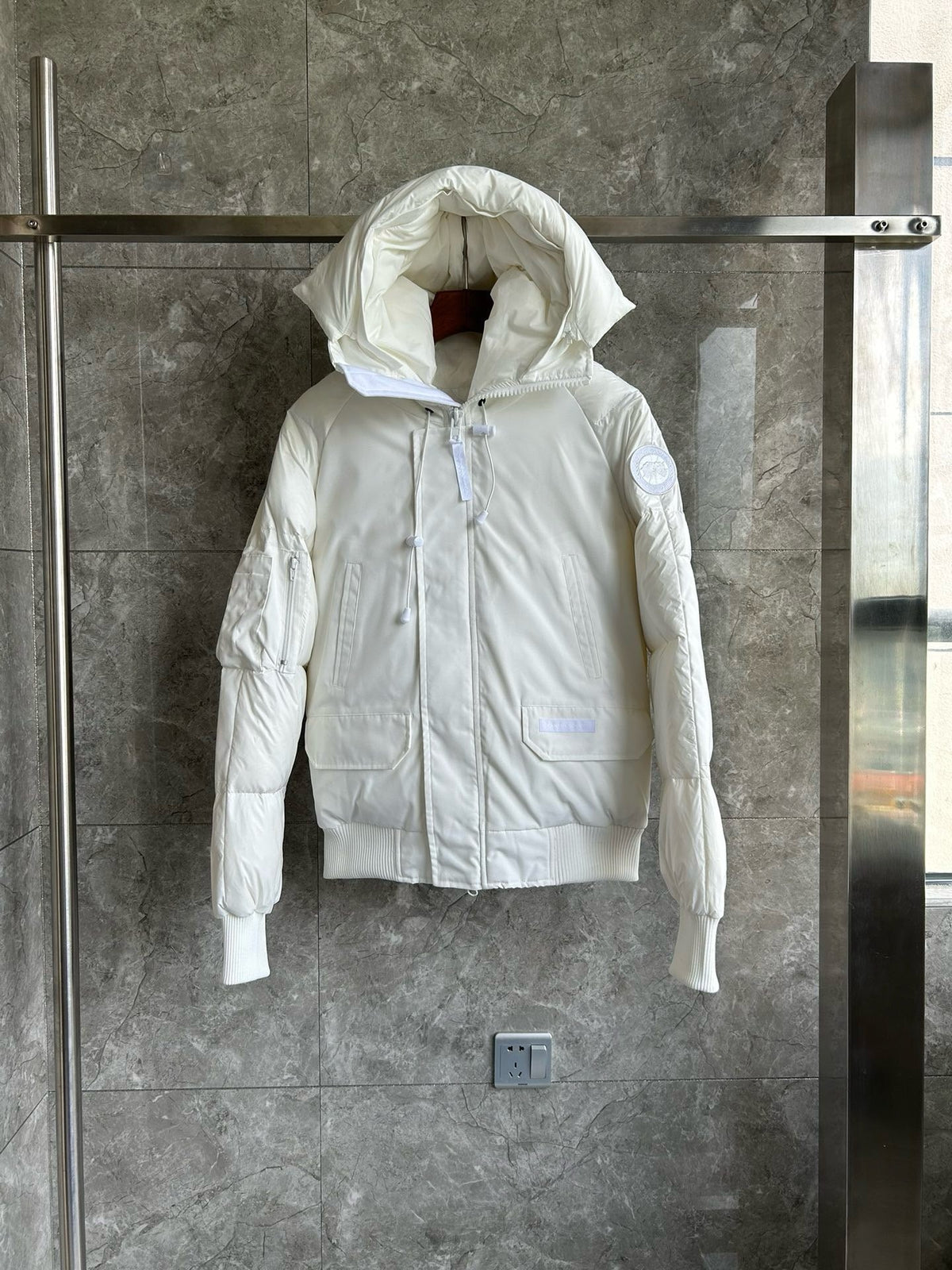Schwarze Kapuzen-Pufferjacke aus Nylon – Herren