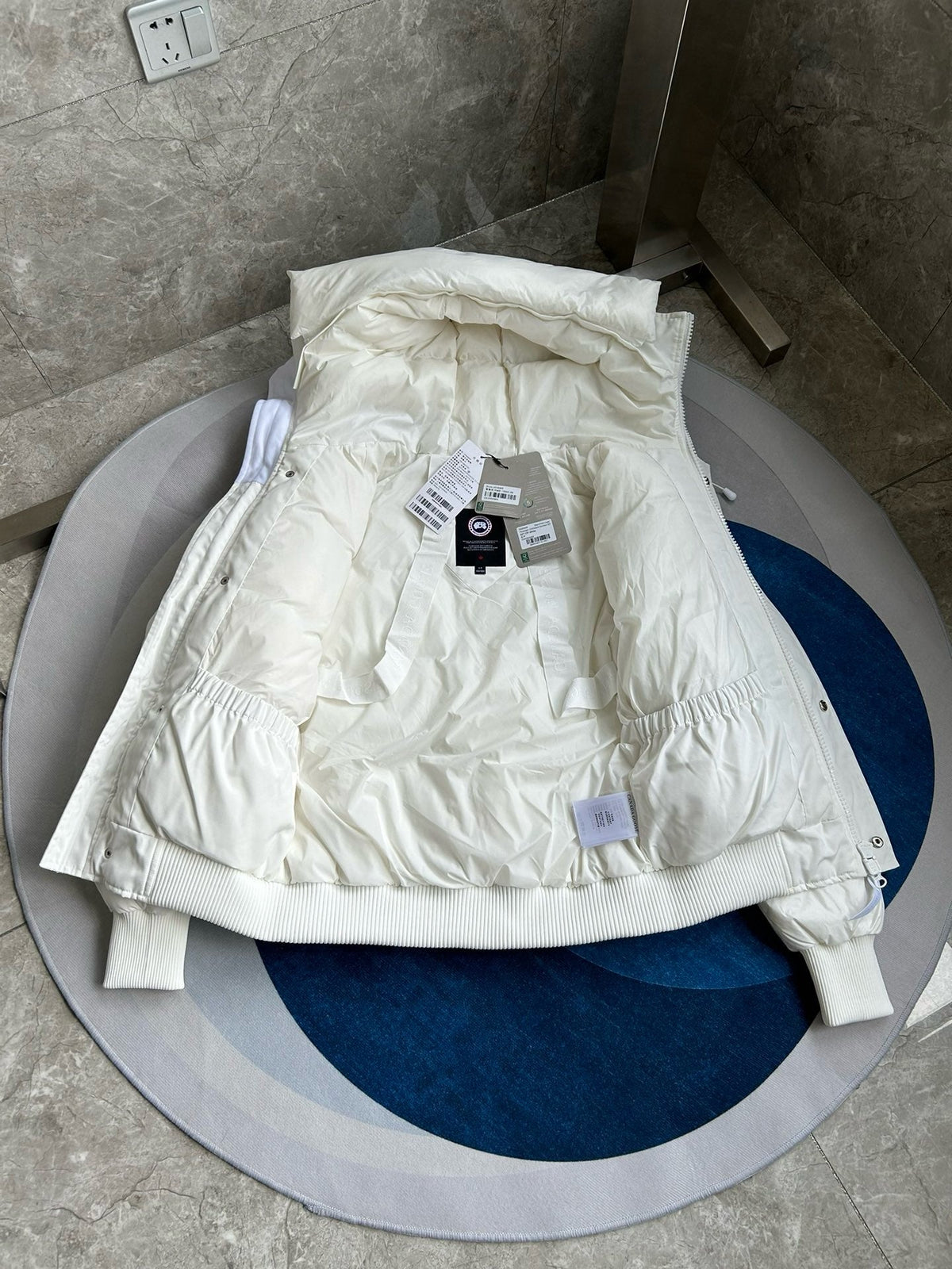 Schwarze Kapuzen-Pufferjacke aus Nylon – Herren