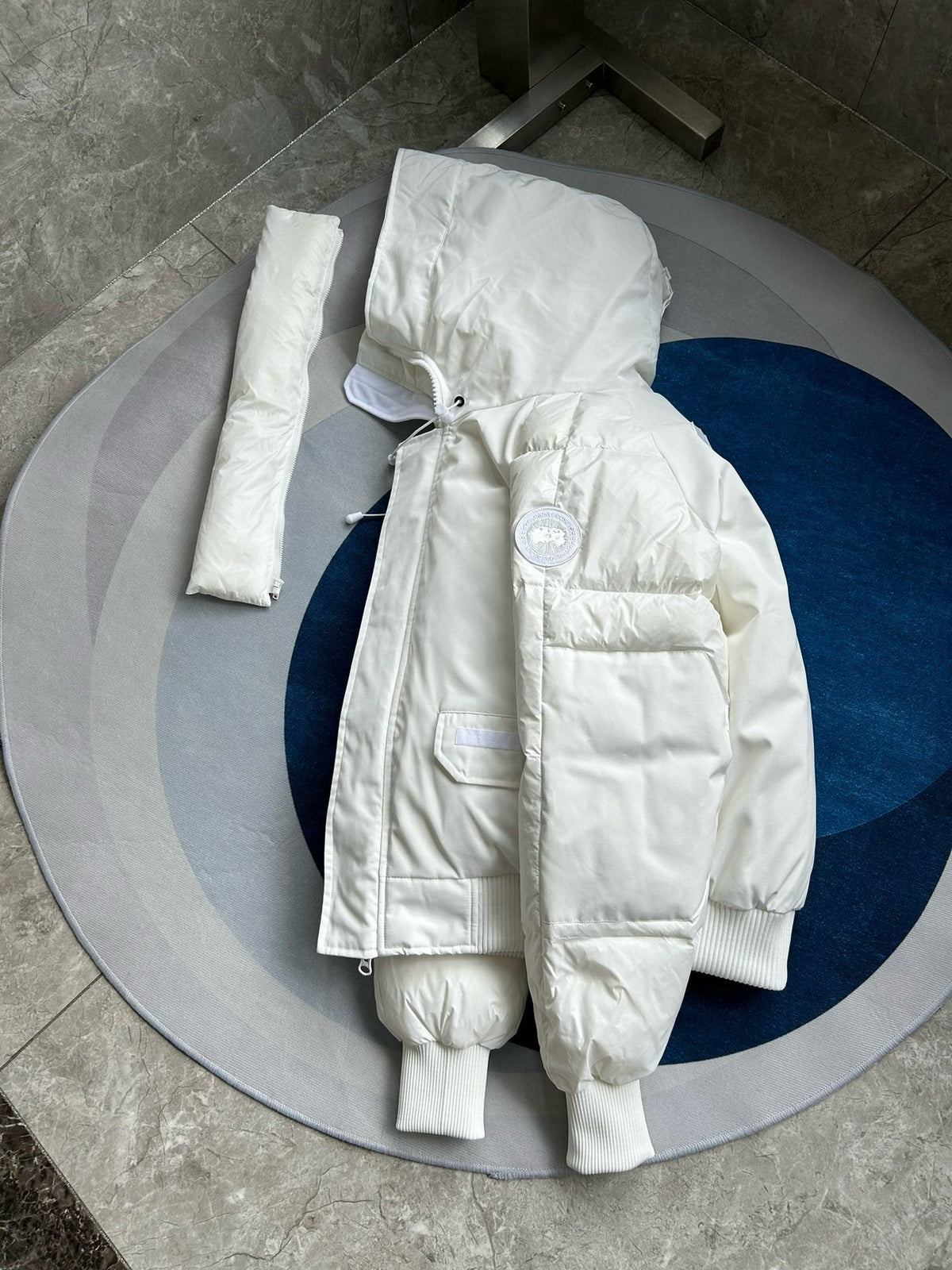 Schwarze Kapuzen-Pufferjacke aus Nylon – Herren