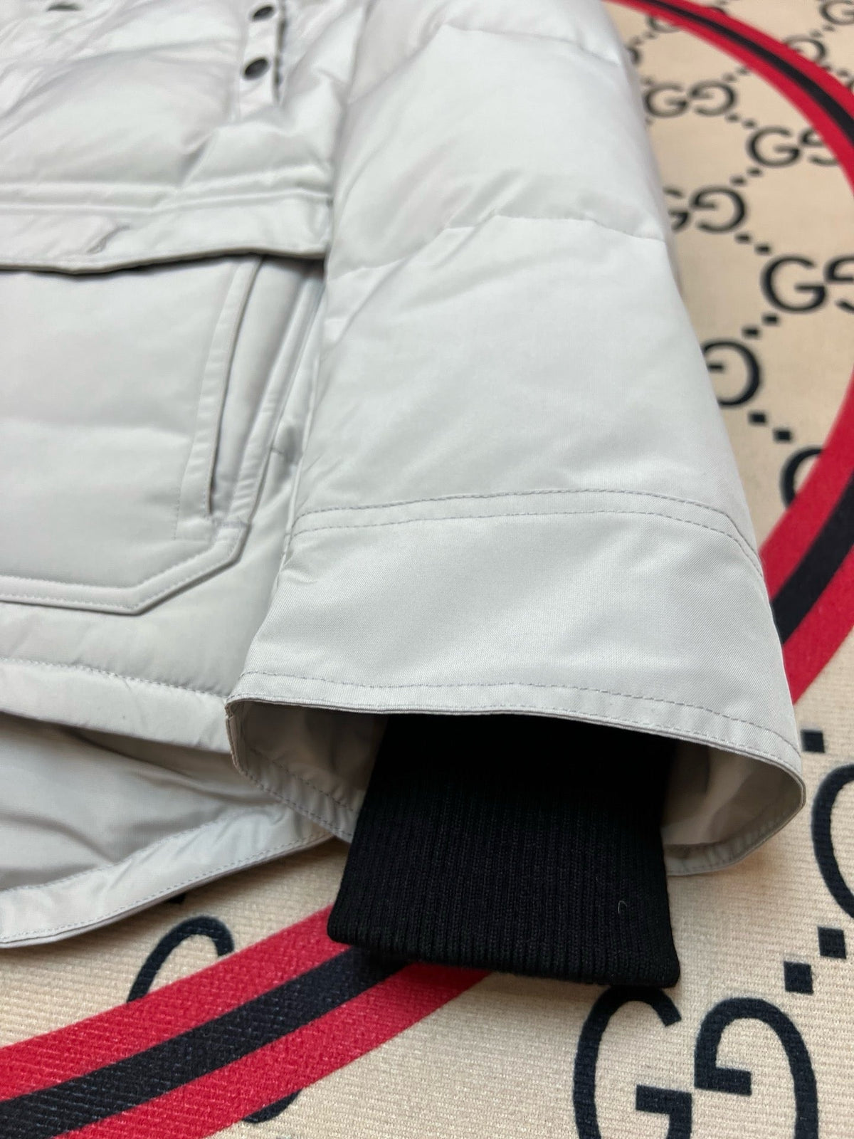 Schwarz-weißer Parka - Herren
