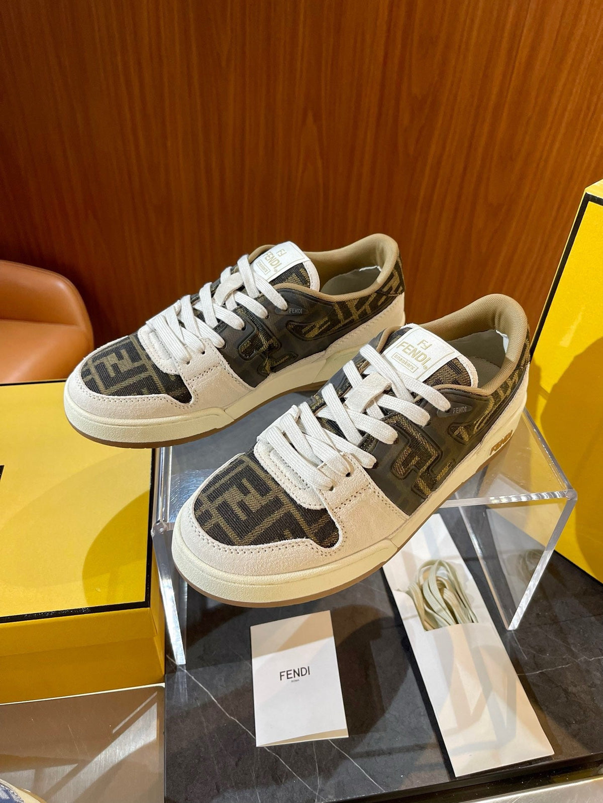 Cream Leather Logo Low-Top - Men's