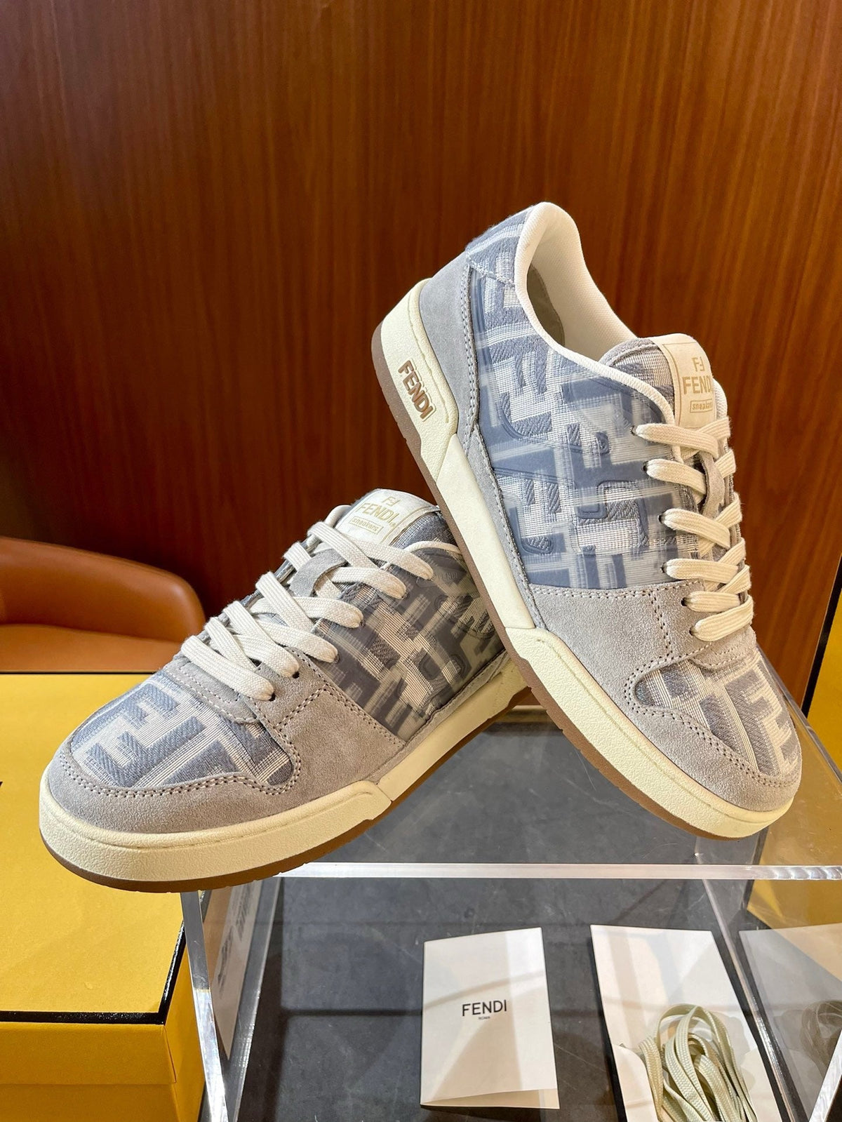 Cremefarbene Leder-Logo-Low-Top-Sneaker – Herren