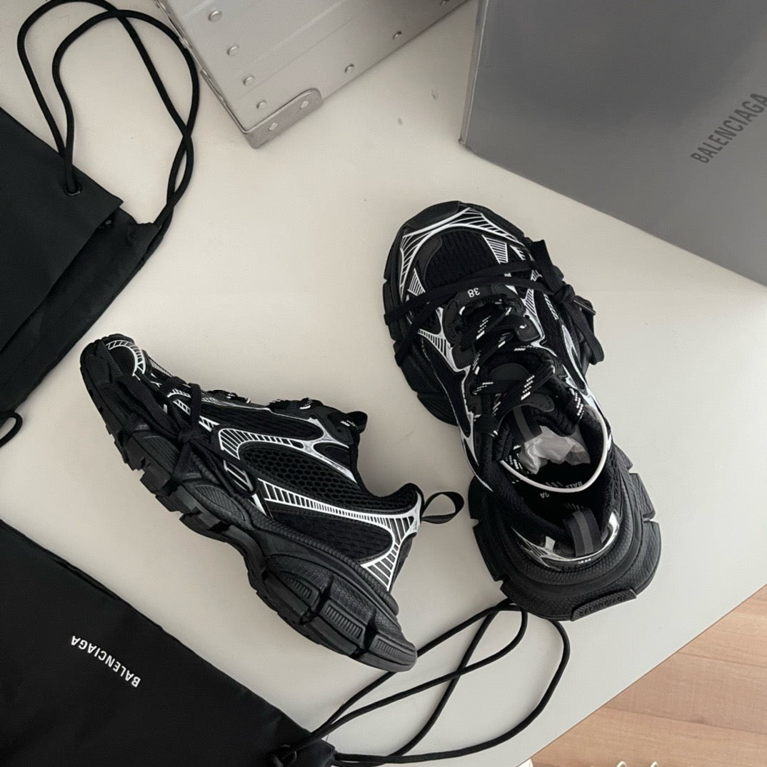 Sneaker Caged Panel Runner Schwarz-Silber