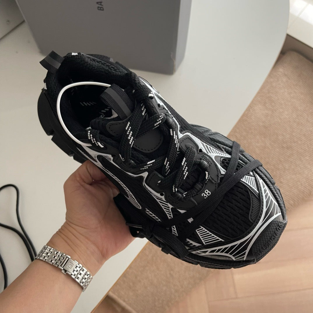 Sneaker Caged Panel Runner Schwarz-Silber