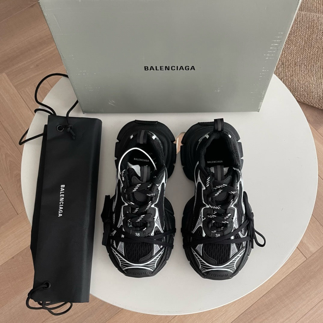 Sneaker Caged Panel Runner Schwarz-Silber