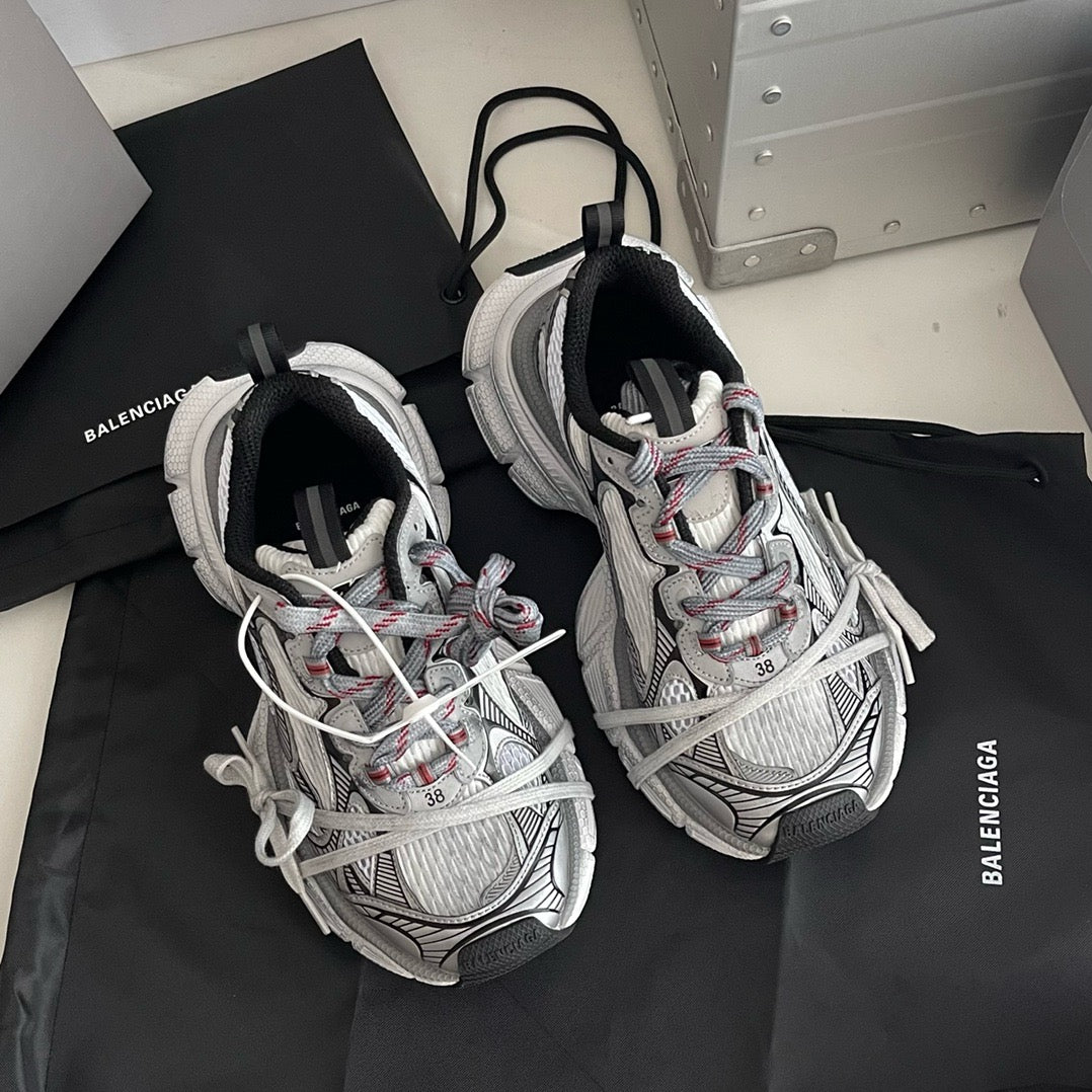 Sneaker Caged Panel Runner Schwarz-Silber