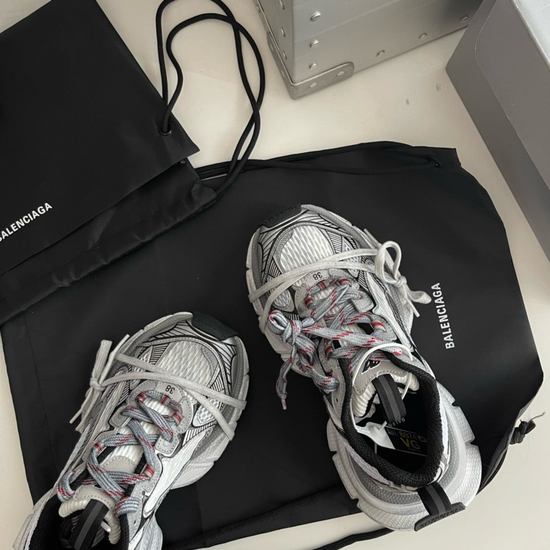 Sneaker Caged Panel Runner Schwarz-Silber