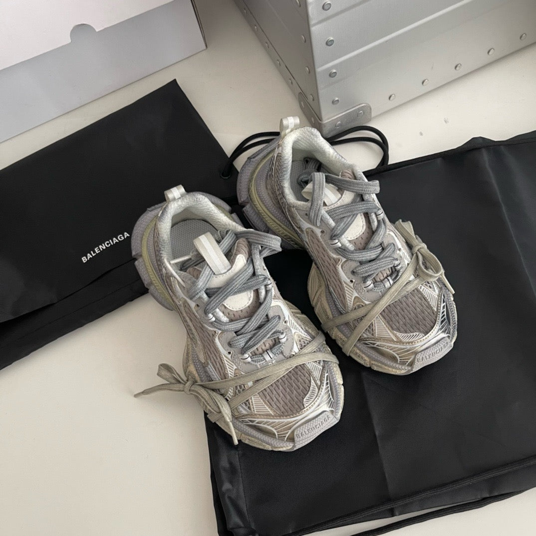Sneaker Caged Panel Runner Schwarz-Silber