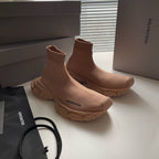 Schwarze und Khakifarbene Turnschuhe