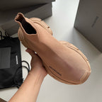 Schwarze und Khakifarbene Turnschuhe