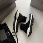 Schwarze und Khakifarbene Turnschuhe