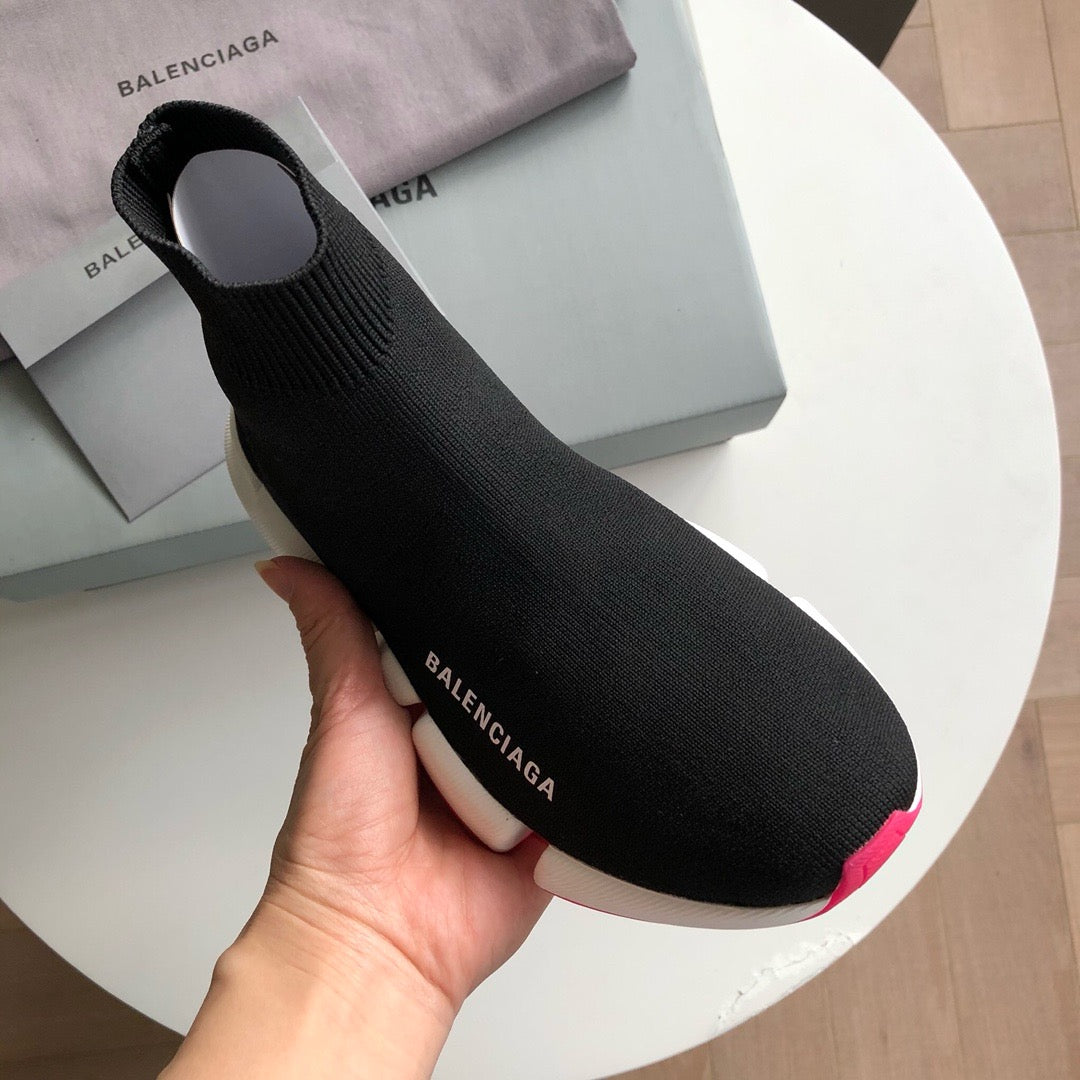Schwarz-weiße Turnschuhe
