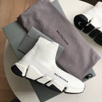 Schwarz-weiße Turnschuhe