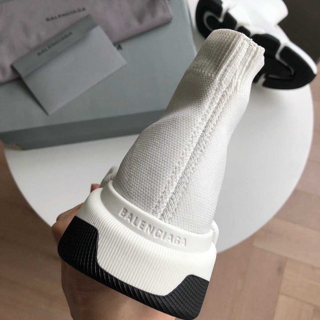 Schwarz-weiße Turnschuhe