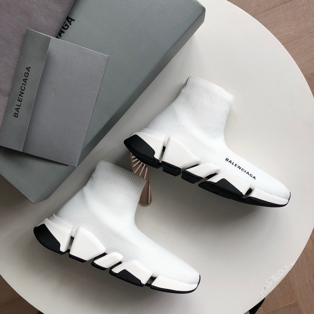 Schwarz-weiße Turnschuhe