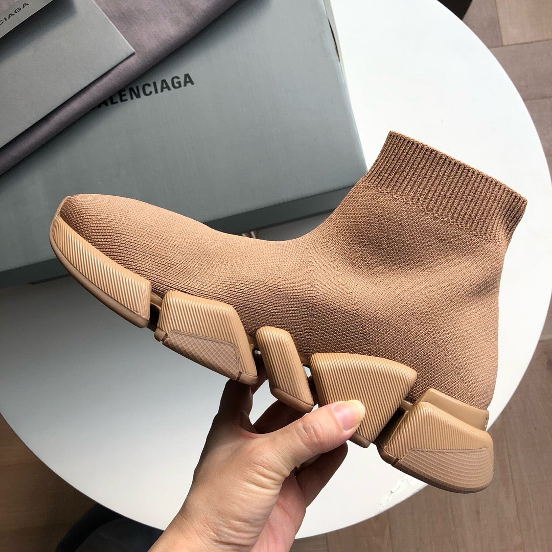 Grüne und Khaki-Sneakers