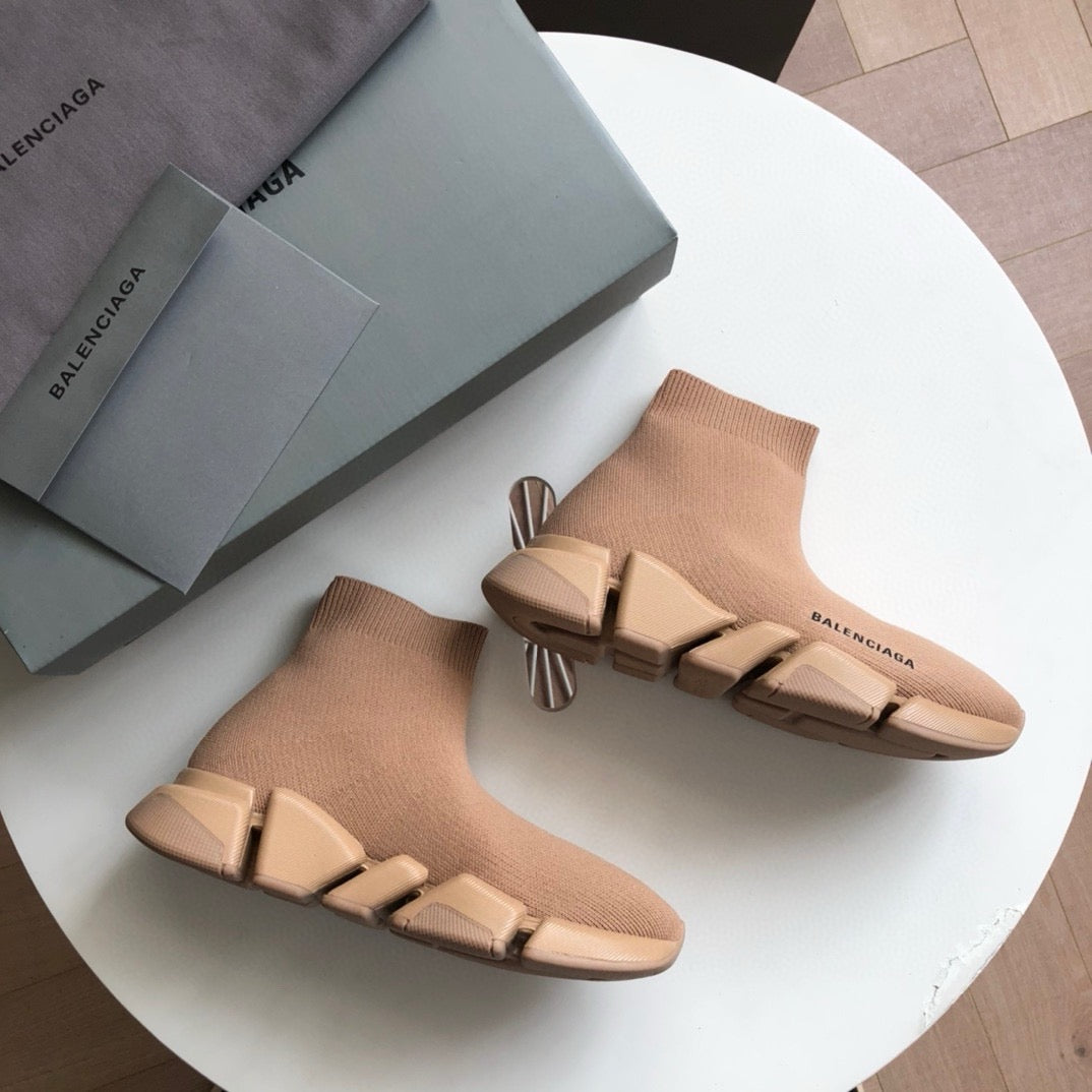 Grüne und Khaki-Sneakers