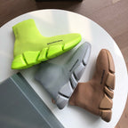 Grüne und Khaki-Sneakers
