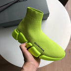 Grüne und Khaki-Sneakers