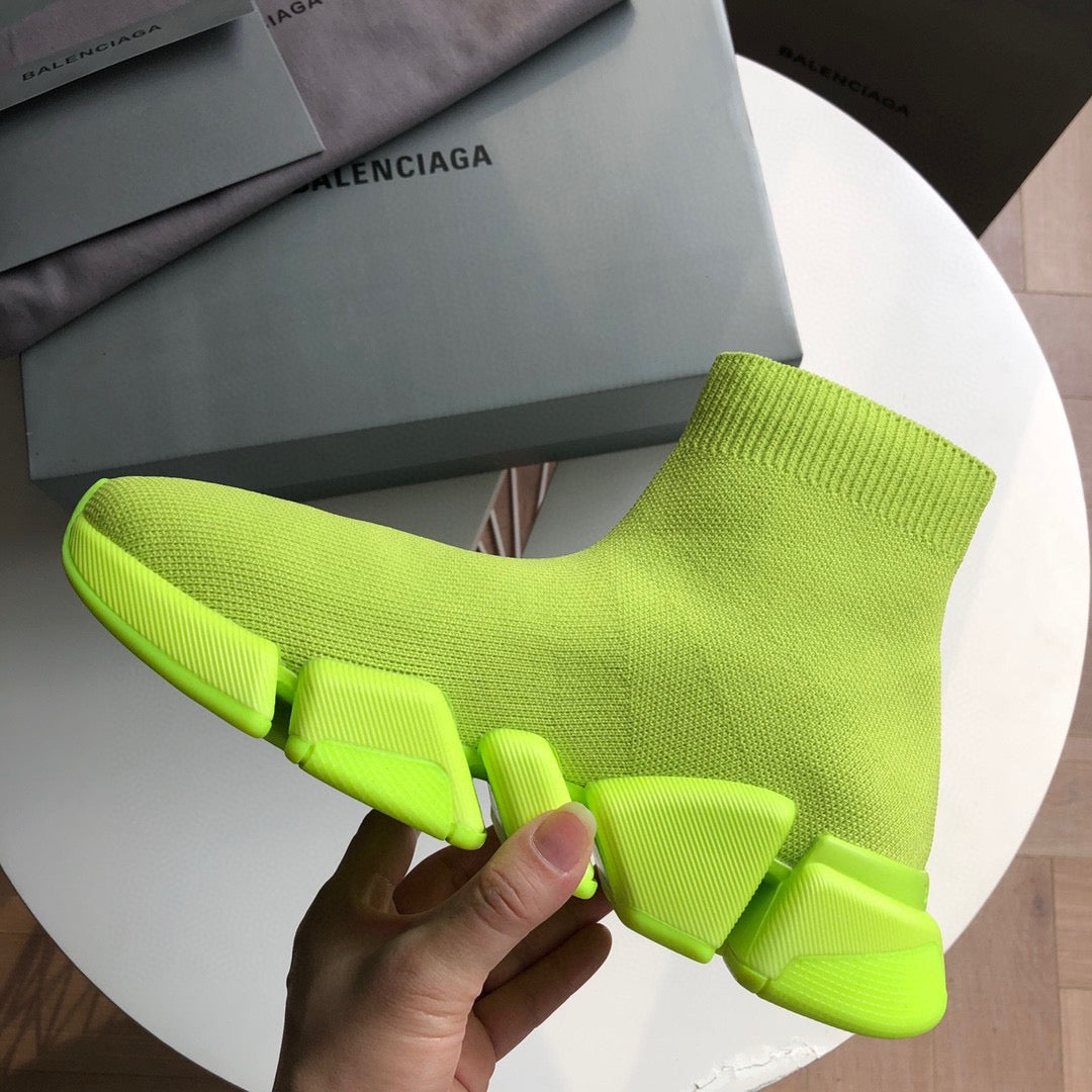 Grüne und Khaki-Sneakers