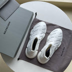 Weiße Turnschuhe