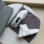Weiße Turnschuhe