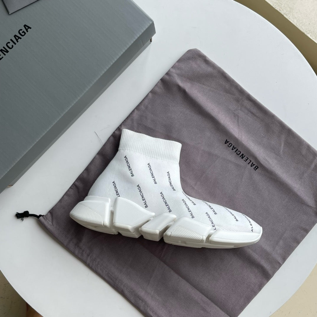 Weiße Turnschuhe