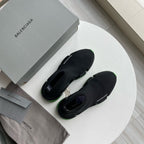 Schwarz-grüne Turnschuhe