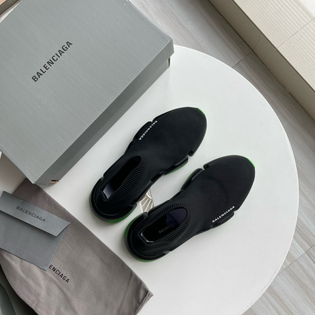 Schwarz-grüne Turnschuhe