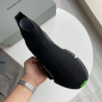 Schwarz-grüne Turnschuhe