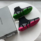 Schwarz-grüne Turnschuhe