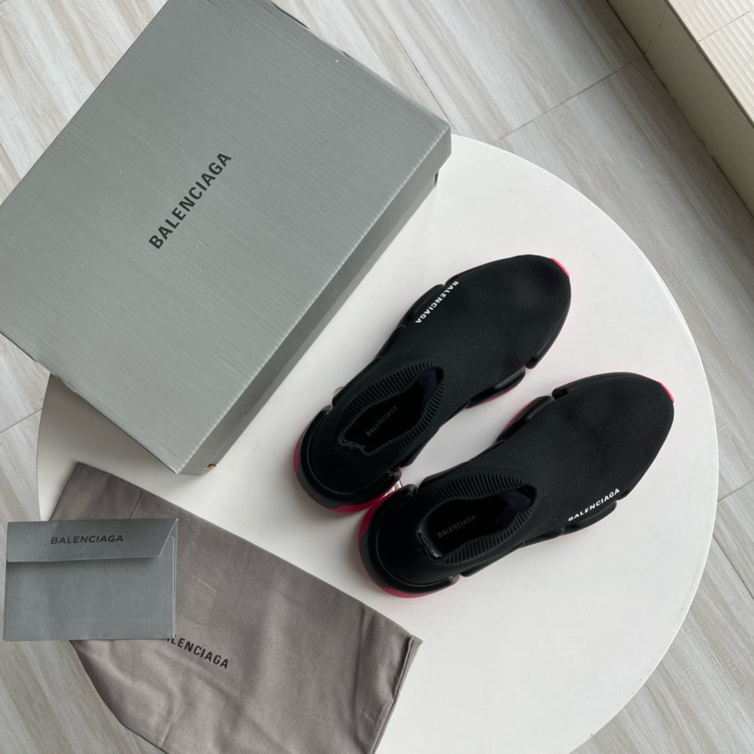 Schwarz-grüne Turnschuhe