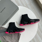 Schwarz-grüne Turnschuhe