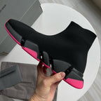 Schwarz-grüne Turnschuhe